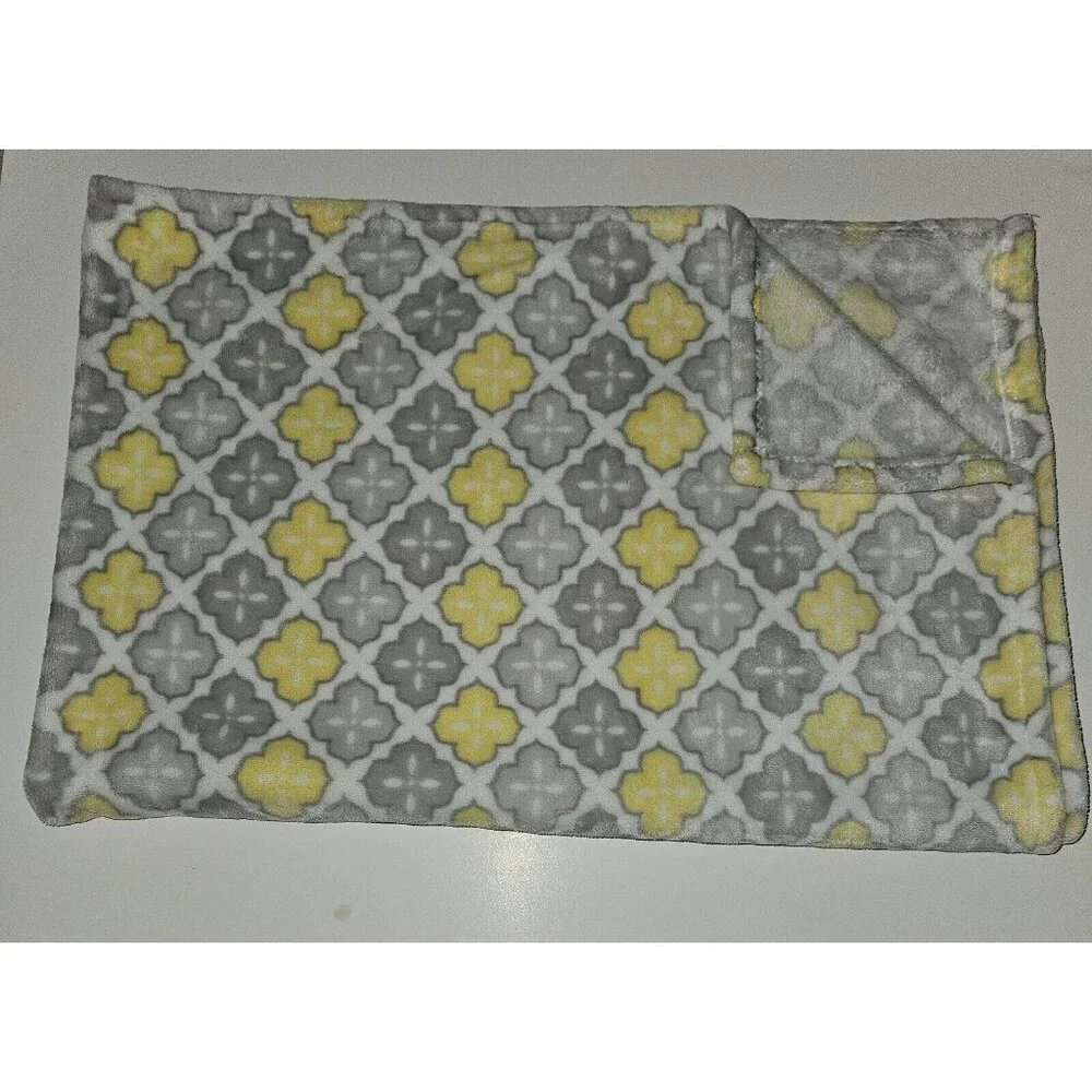 Blankets & Beyond Quatrefoil Geometric Baby Blanket Gray Yellow White 30x45